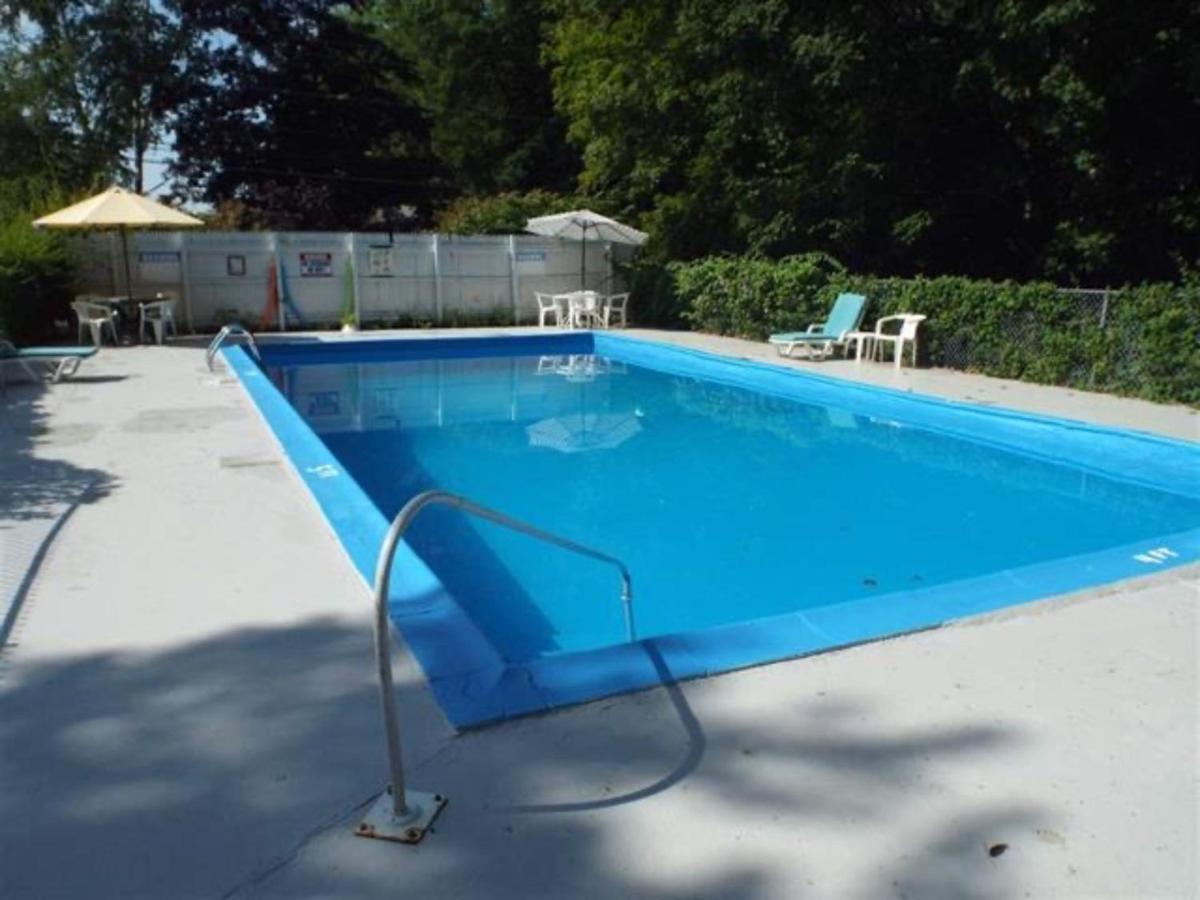 Yankee Trail Motel Holderness Exterior photo