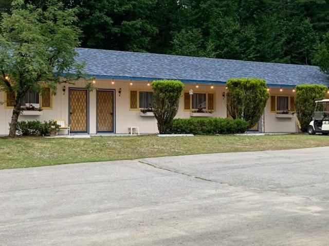 Yankee Trail Motel Holderness Exterior photo